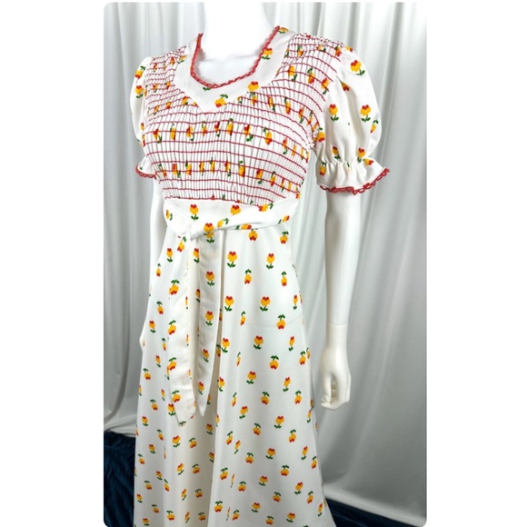 Vintage 1960’s 1970’s Floral Maxi Dress in Dusty White with Red Smocking • XS/S - Picture 6 of 10